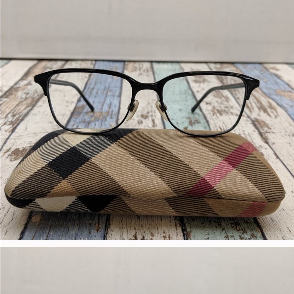 Burberry glasses CASE